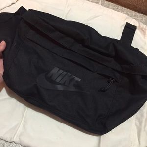 Nike Tech hip pack